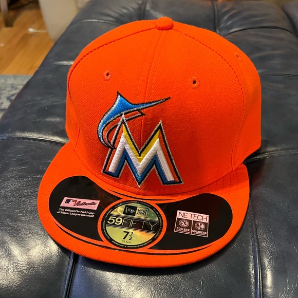 NWT Miami Marlins Fitted Hat - Picture 1 of 2